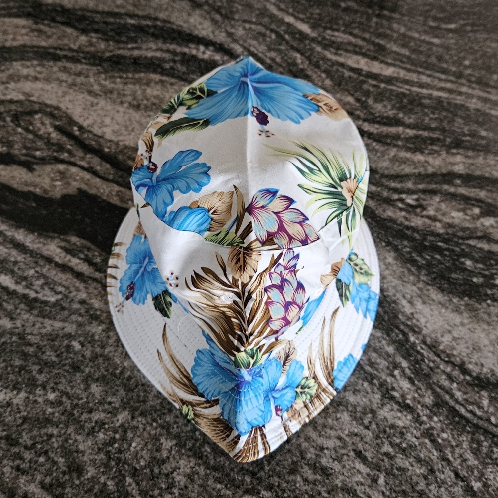 DIVAS LIMITED Floral Blue and White Hat